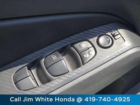 Used 2025 Nissan Altima 2.5 SV AWD/4WD image 18