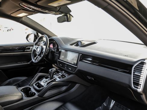 Used 2020 Porsche Cayenne S image 10