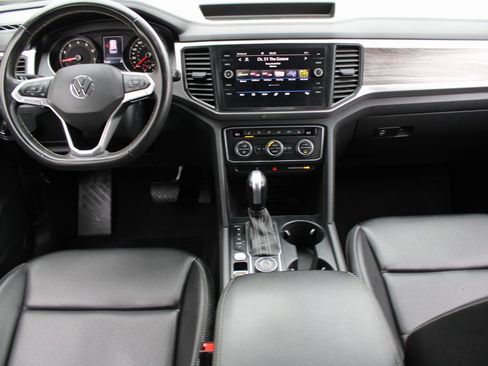 Certified 2021 Volkswagen Atlas Cross Sport SE image 19