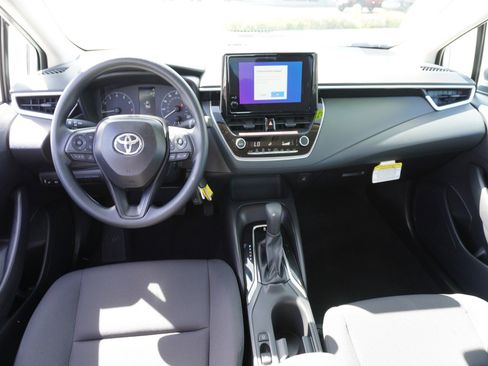 Used 2025 Toyota Corolla LE image 2