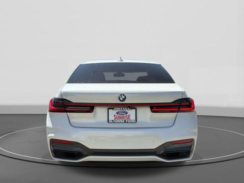 Used 2022 BMW 740i w/ M Sport Package RWD image 5