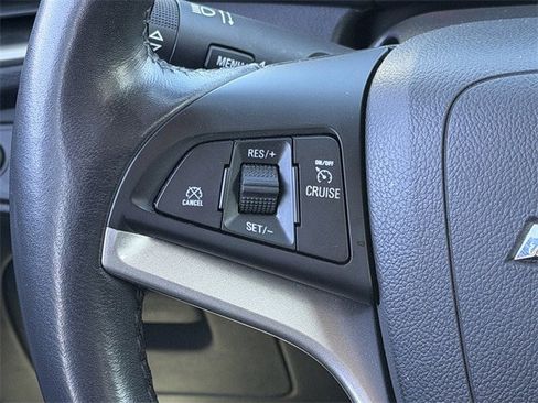 Used 2022 Chevrolet Trax LT w/ LT Convenience Package image 13