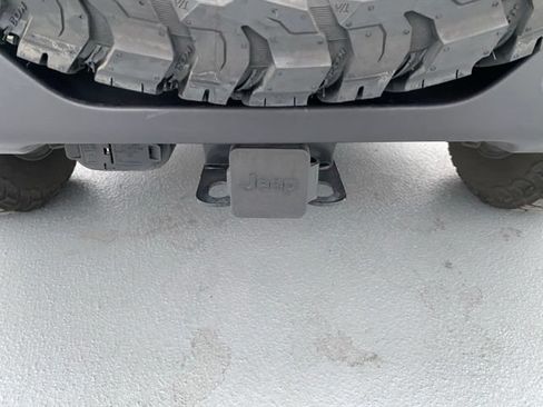 Used 2021 Jeep Wrangler Unlimited Sahara AWD/4WD image 8