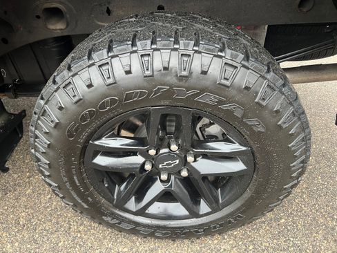 Used 2021 Chevrolet Silverado 1500 Custom Trail Boss image 9