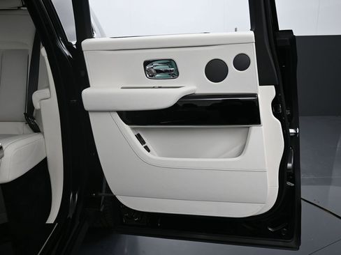 Certified 2022 Rolls-Royce Cullinan AWD/4WD image 25