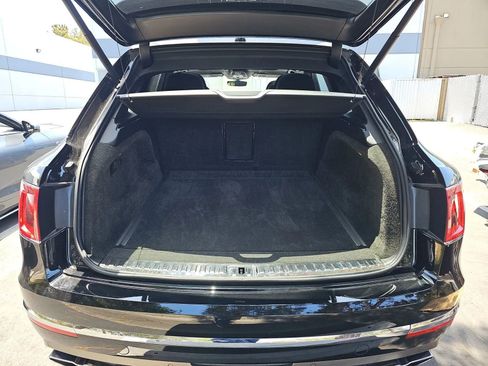 Used 2020 Bentley Bentayga Plug-In Hybrid AWD/4WD image 15