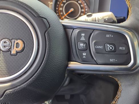 Used 2024 Jeep Wrangler Unlimited Sahara w/ Technology Group AWD/4WD image 16