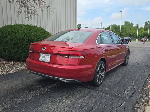 Used 2020 Volkswagen Passat 2.0T SEL FWD image 11