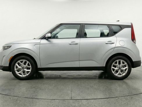 Used 2025 Kia Soul LX w/ LX Technology Package image 5