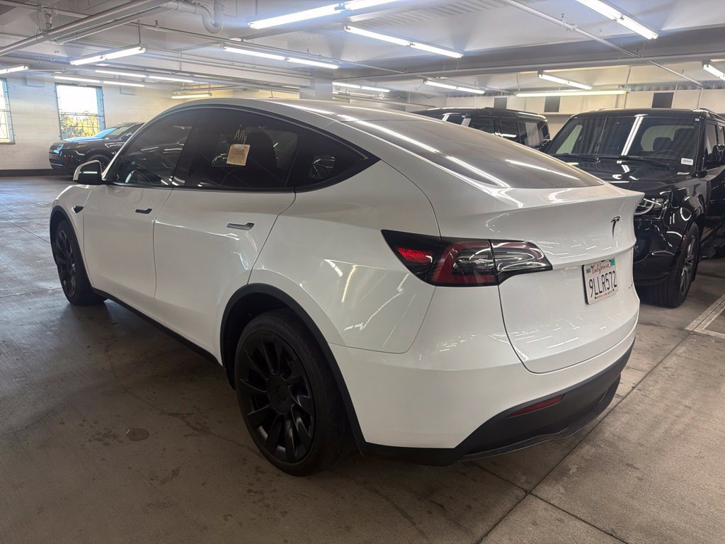 Used 2024 Tesla Model Y Long Range AWD/4WD image 3
