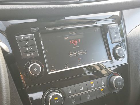 Used 2020 Nissan Rogue Sport S image 24