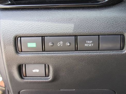 Used 2024 Nissan Sentra SV FWD image 26