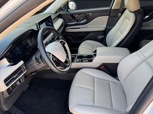 Used 2025 Lincoln Corsair FWD image 9