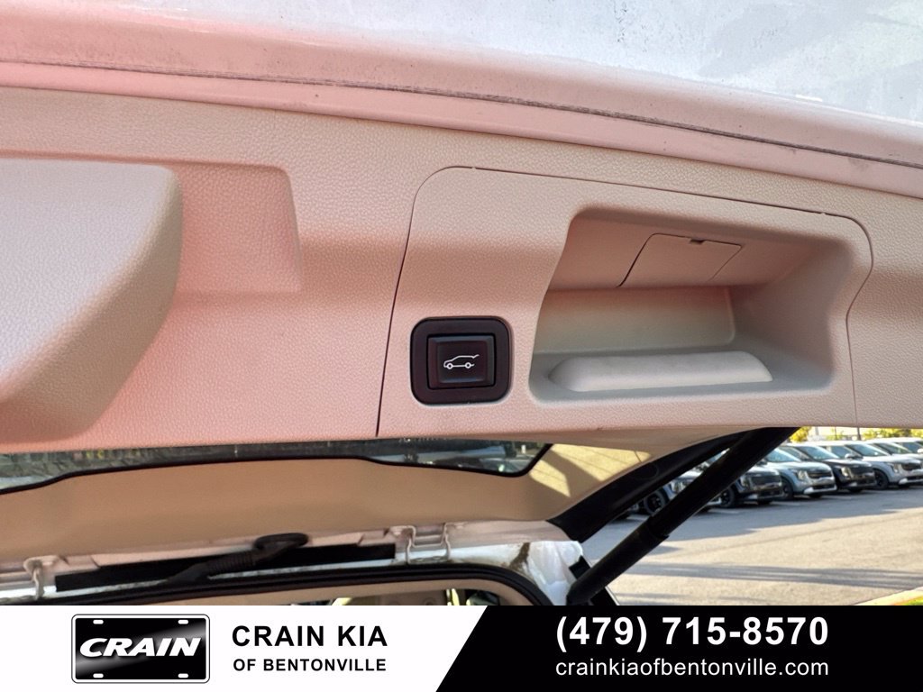 Used 2017 GMC Acadia Denali w/ Technology Package FWD image 25