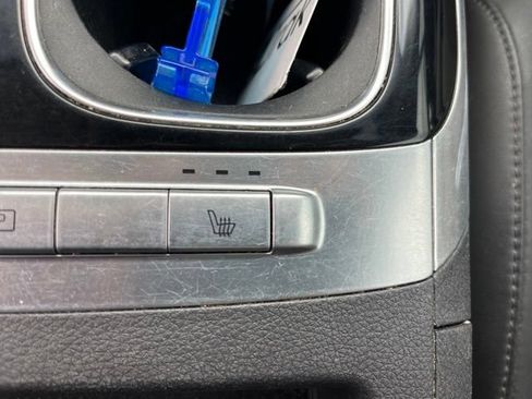 Used 2024 Kia Carnival EX FWD image 23