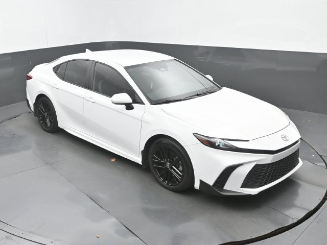 Used 2025 Toyota Camry SE FWD image 13