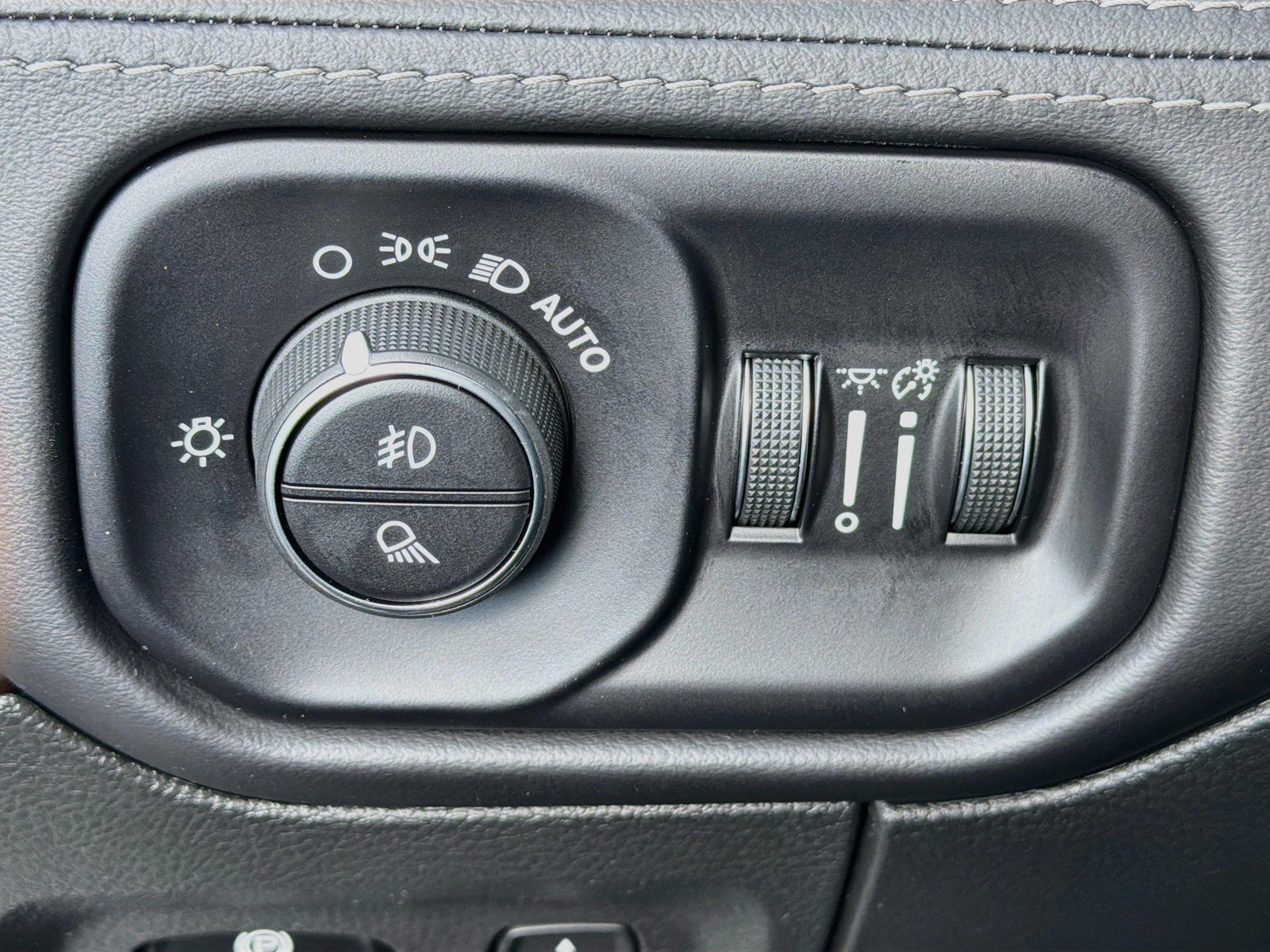 Used 2023 RAM 1500 Limited w/ Body Color Bumper Group AWD/4WD image 16