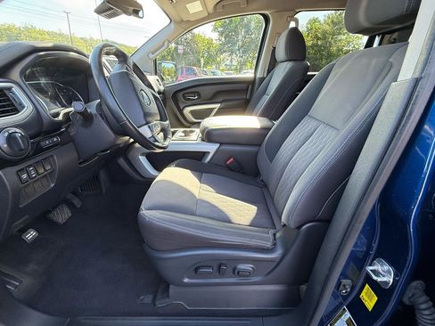 Used 2021 Nissan Titan SV w/ SV Convenience Package AWD/4WD image 15