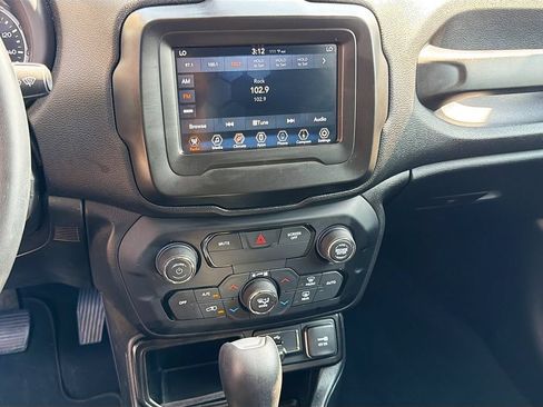 Used 2019 Jeep Renegade Latitude FWD image 26