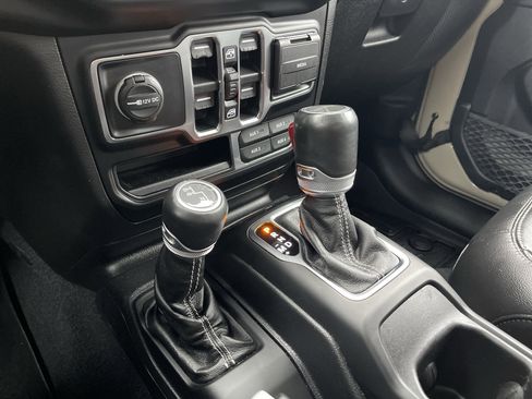 Used 2020 Jeep Gladiator Overland AWD/4WD image 22