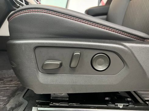 Used 2024 GMC Canyon AT4X image 10