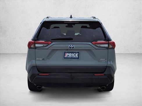 Used 2021 Toyota RAV4 XLE Premium image 6