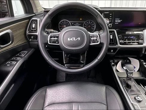 Used 2023 Kia Sorento S w/ Panoramic Sunroof Package AWD/4WD image 5