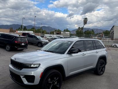 Used 2023 Jeep Grand Cherokee Altitude
