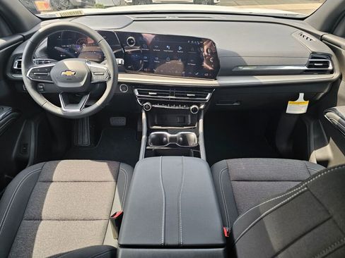 New 2026 Chevrolet Traverse LT image 9