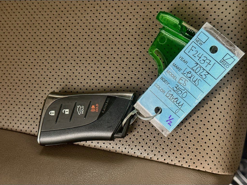 Used 2023 Lexus ES 350 w/ Accessory Package (Z1) FWD image 37