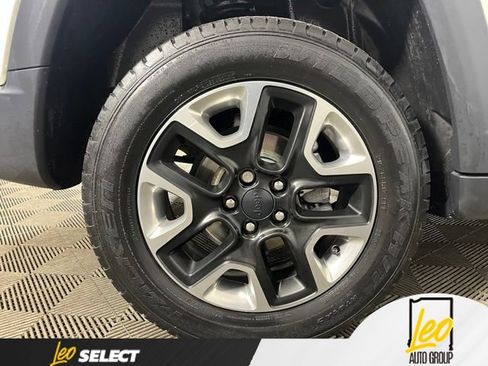 Used 2018 Jeep Compass Trailhawk w/ Leather Interior Group AWD/4WD image 32