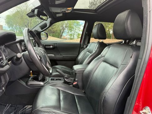 Used 2019 Toyota Tacoma TRD Sport w/ TRD Premium Sport Package image 14