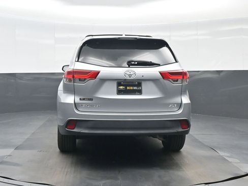 Used 2018 Toyota Highlander XLE FWD image 5