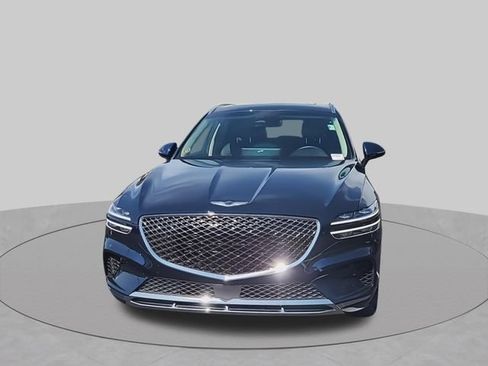Used 2023 Genesis GV70 2.5T w/ Select Package AWD/4WD image 3