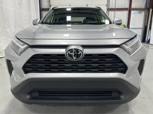 Used 2025 Toyota RAV4 XLE AWD/4WD image 2