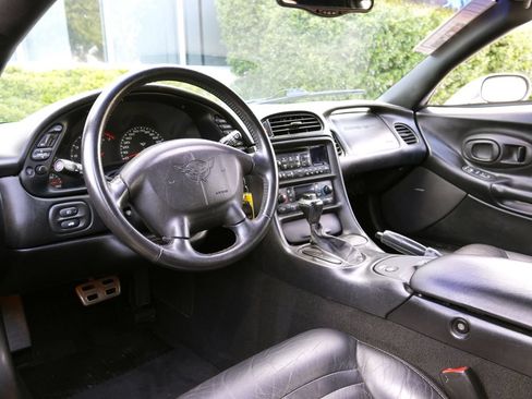Used 2002 Chevrolet Corvette Convertible w/ Preferred Equipment Group2 RWD image 5