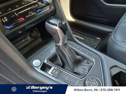 Used 2024 Volkswagen Tiguan SE AWD/4WD image 22