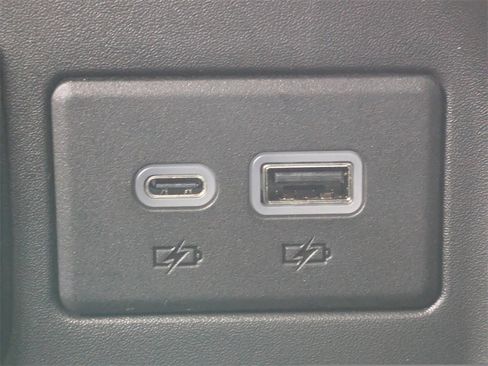 Used 2023 GMC Acadia SLT w/ Elevation Edition image 21