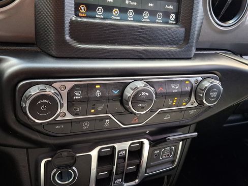 Used 2022 Jeep Wrangler Unlimited Sport AWD/4WD image 16