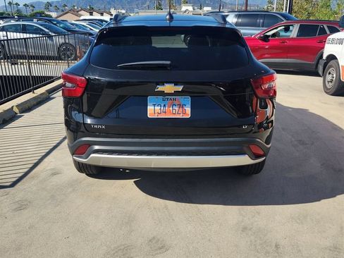 Used 2025 Chevrolet Trax LT FWD image 5