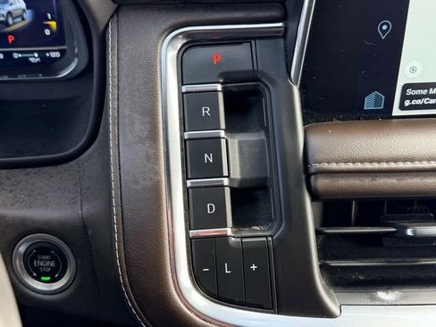 Used 2024 Chevrolet Suburban LT RWD image 21