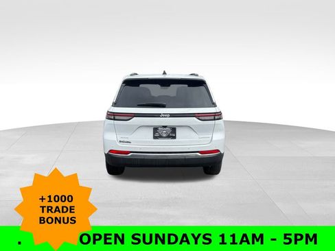 New 2025 Jeep Grand Cherokee Laredo image 6