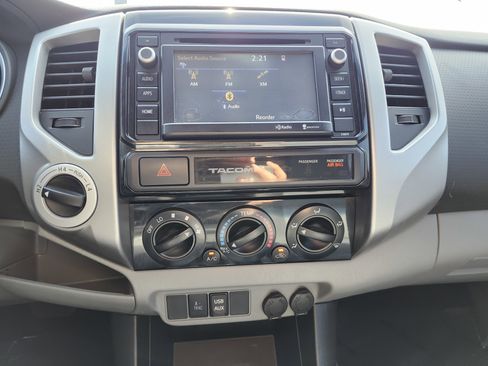 Used 2015 Toyota Tacoma TRD Pro w/ TRD Off-Road Package image 29