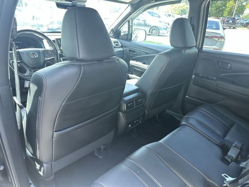 Used 2025 Honda Passport TrailSport image 14