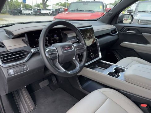 Used 2026 GMC Acadia Elevation w/ Elevation Premium Package FWD image 13