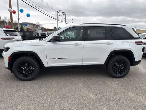 New 2026 Jeep Grand Cherokee Altitude AWD/4WD image 2