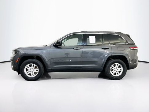 Used 2023 Jeep Grand Cherokee Laredo AWD/4WD image 4