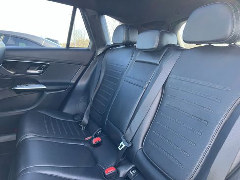 Used 2025 Mercedes-Benz GLC 350e 4MATIC image 33