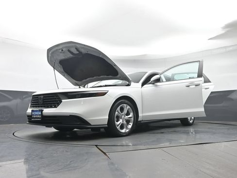 Used 2023 Honda Accord LX image 43