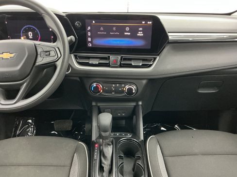 Used 2024 Chevrolet TrailBlazer LS FWD image 29